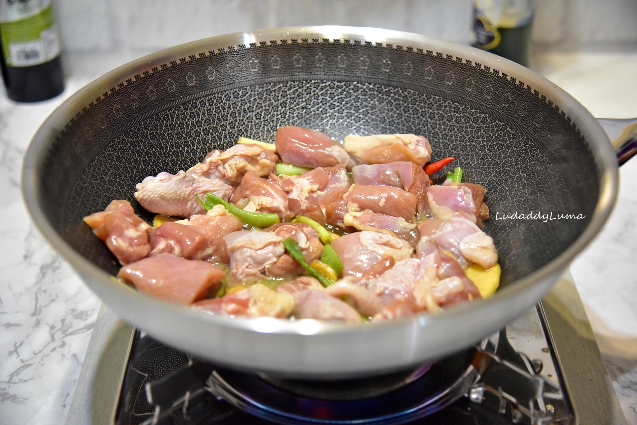 栗子燒雞食譜│鹹香有味栗子鬆軟清甜，雞肉細嫩宴客級的下飯菜