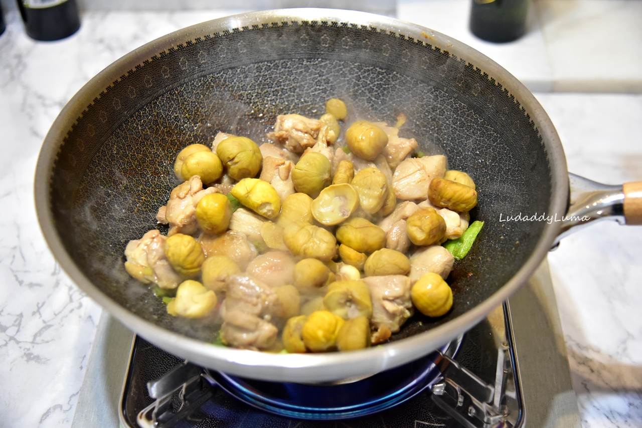 栗子燒雞食譜│鹹香有味栗子鬆軟清甜，雞肉細嫩宴客級的下飯菜