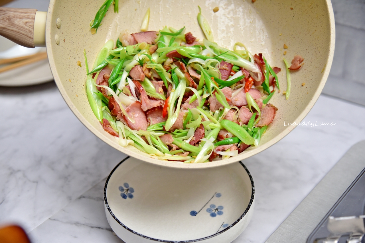 【食譜】蒜苗臘肉│做法簡單，但年味十足香氣逼人的臘肉料理