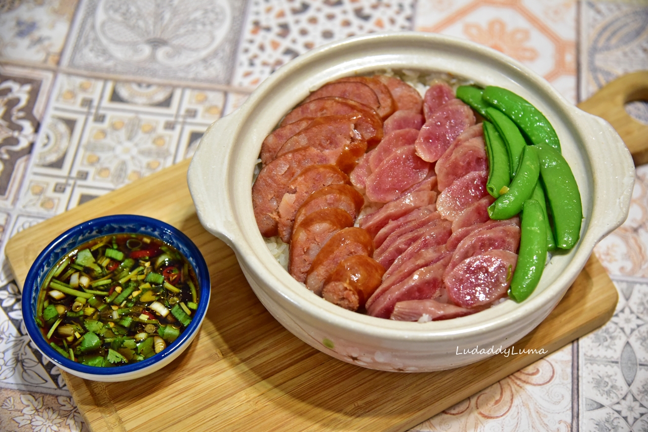 【食譜】臘味飯│電鍋就能完成的簡易臘腸煲仔飯 @露老爸&amp;露瑪