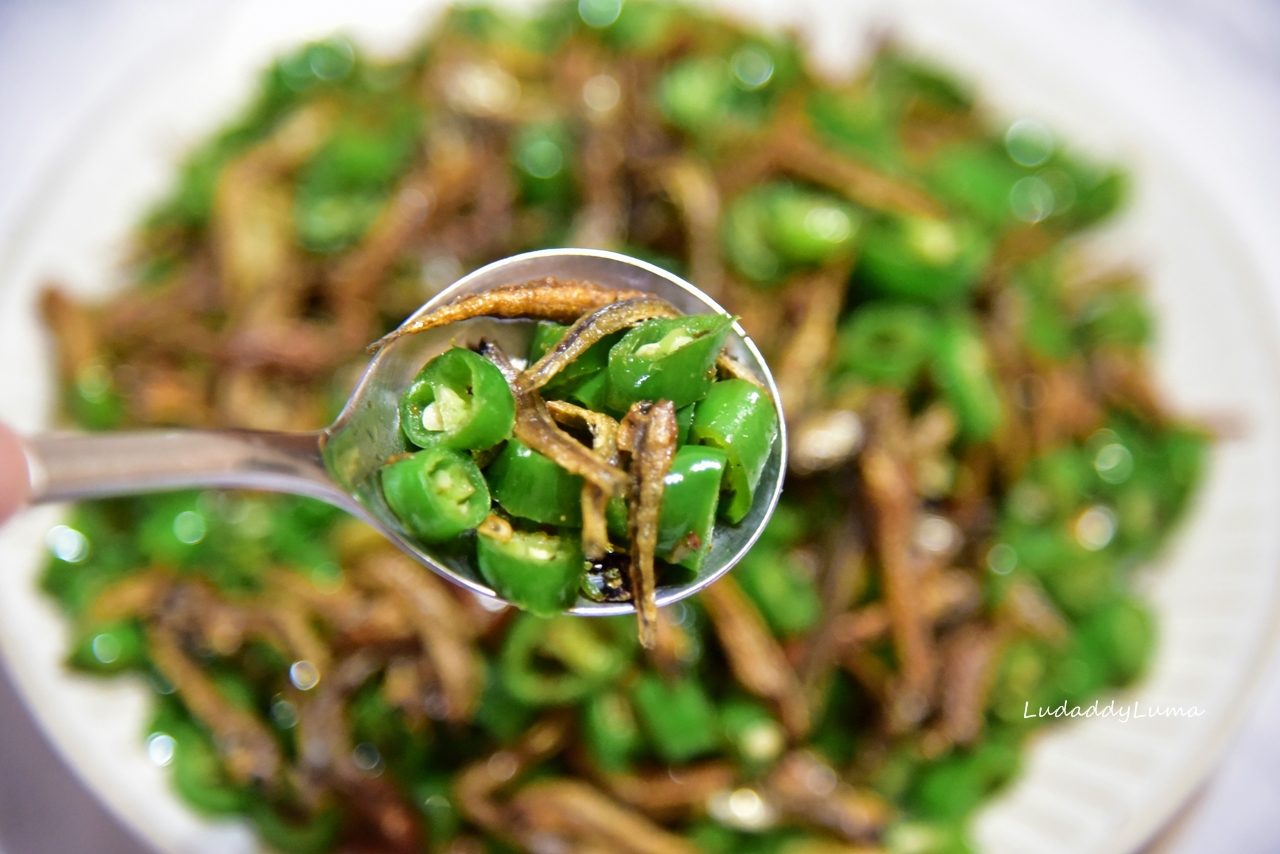 【食譜】糯米椒炒小魚乾│滿滿椒香不辣的開胃下飯菜