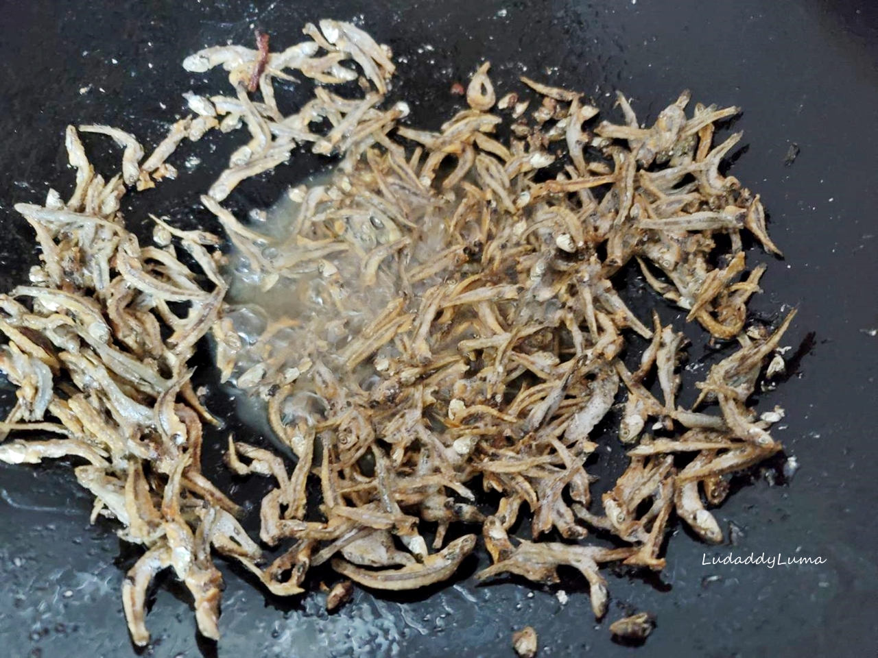 【食譜】糯米椒炒小魚乾│滿滿椒香不辣的開胃下飯菜