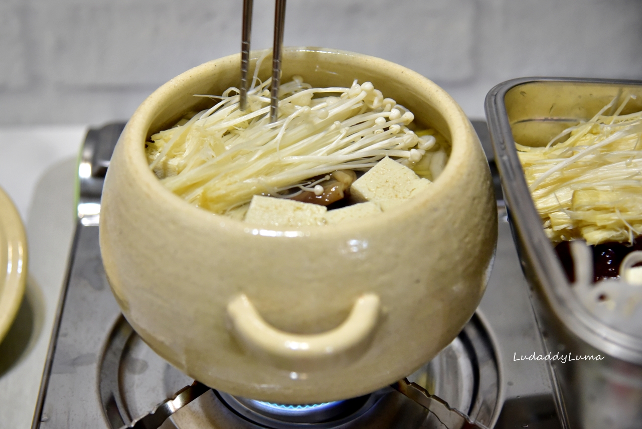 酸菜白肉鍋食譜│熬製酸爽開胃的鮮美湯底‧四季皆宜的鍋物