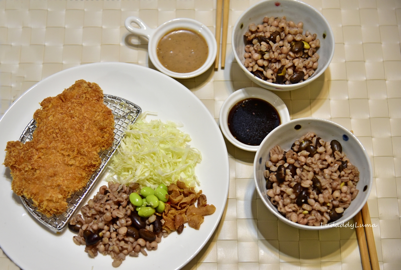 【食譜】外酥內嫩日式豬排‧簡易餐廳級豬排料理