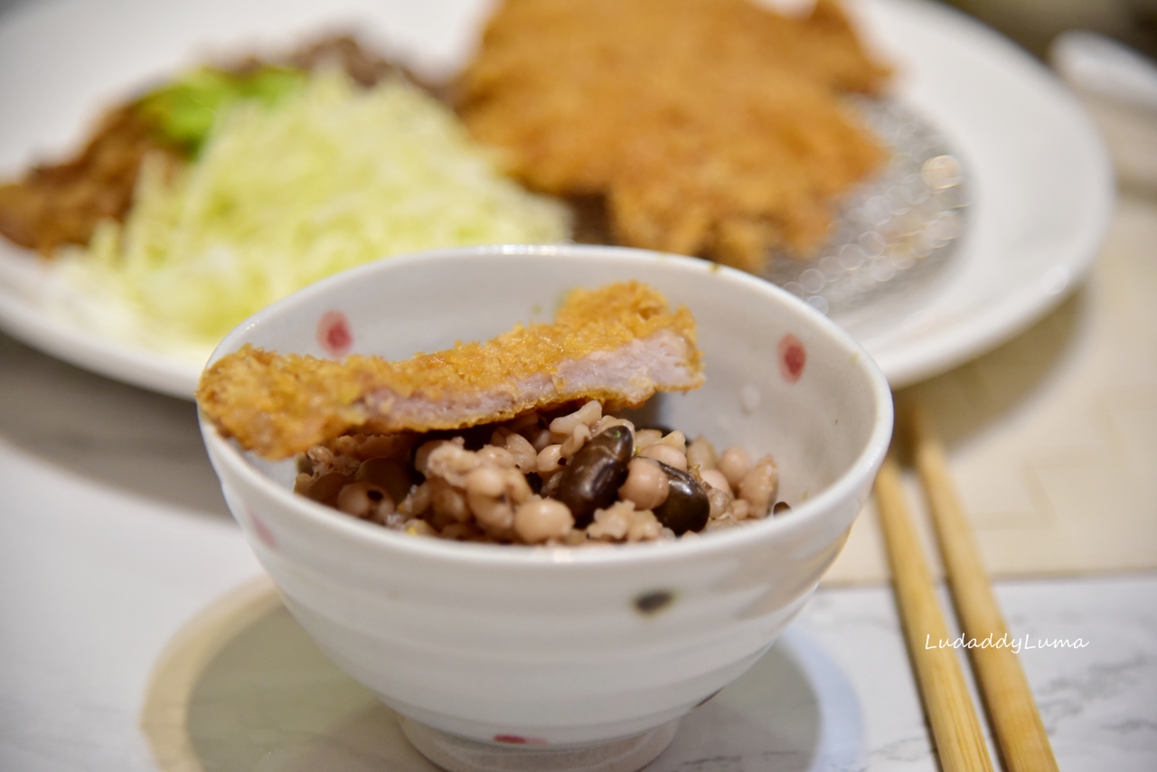 【食譜】外酥內嫩日式豬排‧簡易餐廳級豬排料理