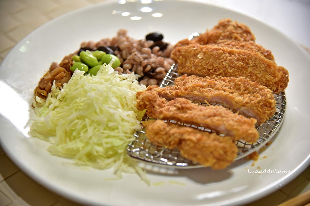 【食譜】外酥內嫩日式豬排‧簡易餐廳級豬排料理