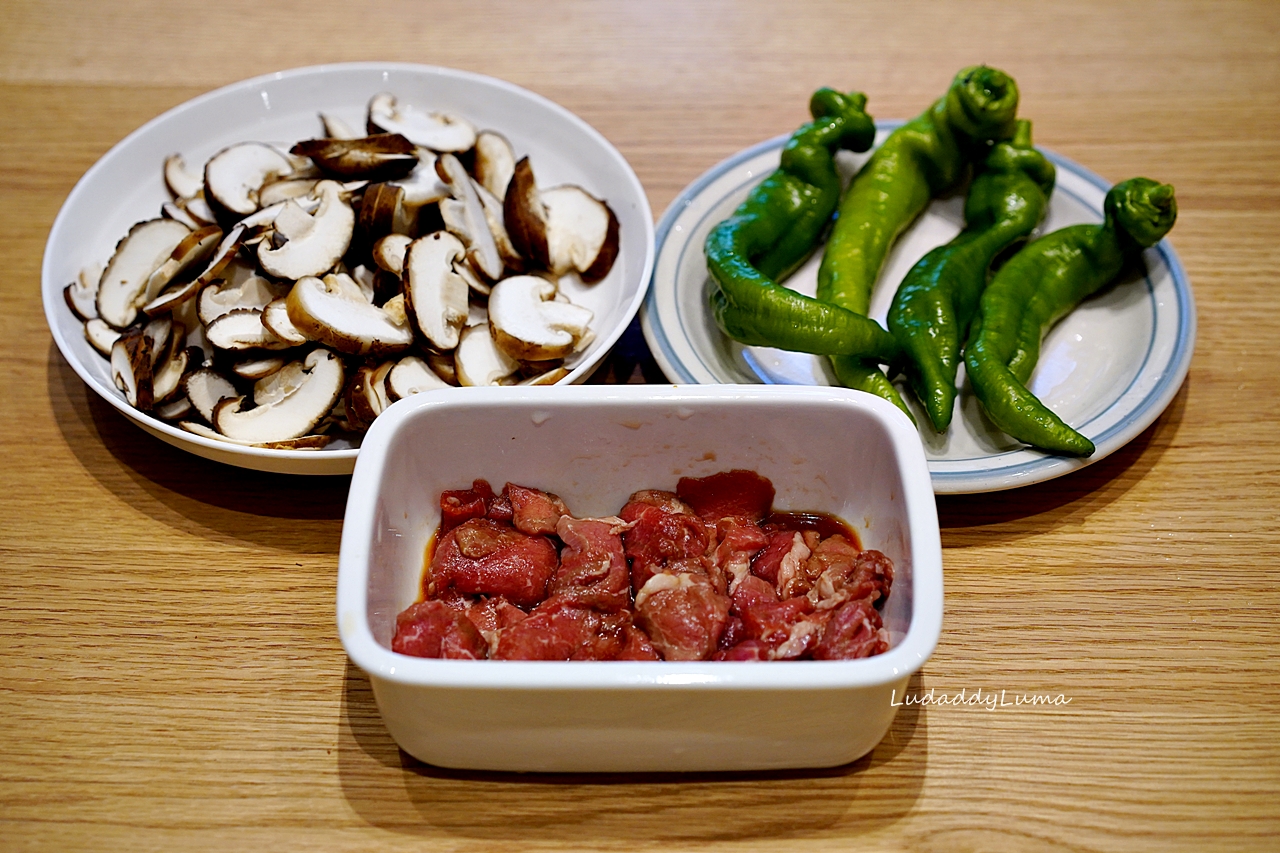 【食譜】家常熱炒│ 鮮香菇炒青椒牛肉鹹香帶汁又下飯