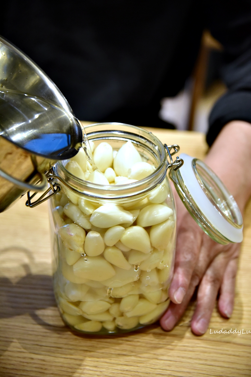 【食譜】糖醋蒜│不辛辣酸甜脆口的糖醋蒜，好吃又能保健提升免疫力