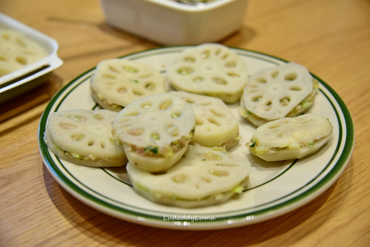 香酥炸藕盒、炸藕夾，外皮酥香，裡面蓮藕夾著肉餡香超美味