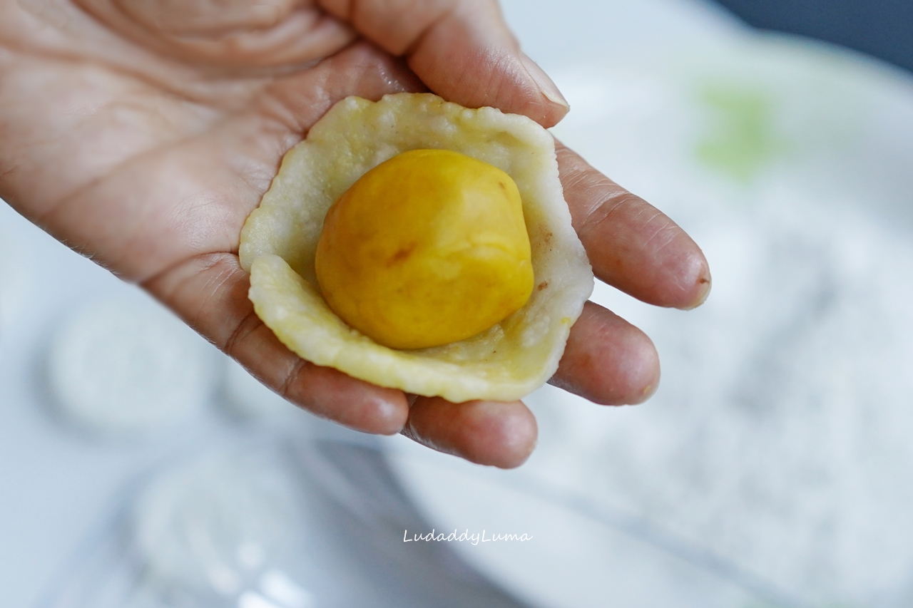 【冰皮月餅食譜】超簡易作法，軟糯外皮不用烘烤的月餅