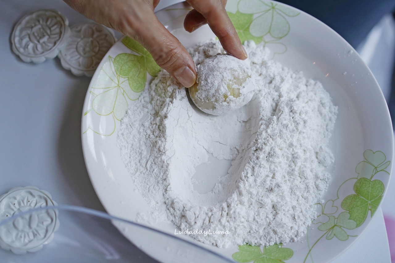 【冰皮月餅食譜】超簡易作法，軟糯外皮不用烘烤的月餅