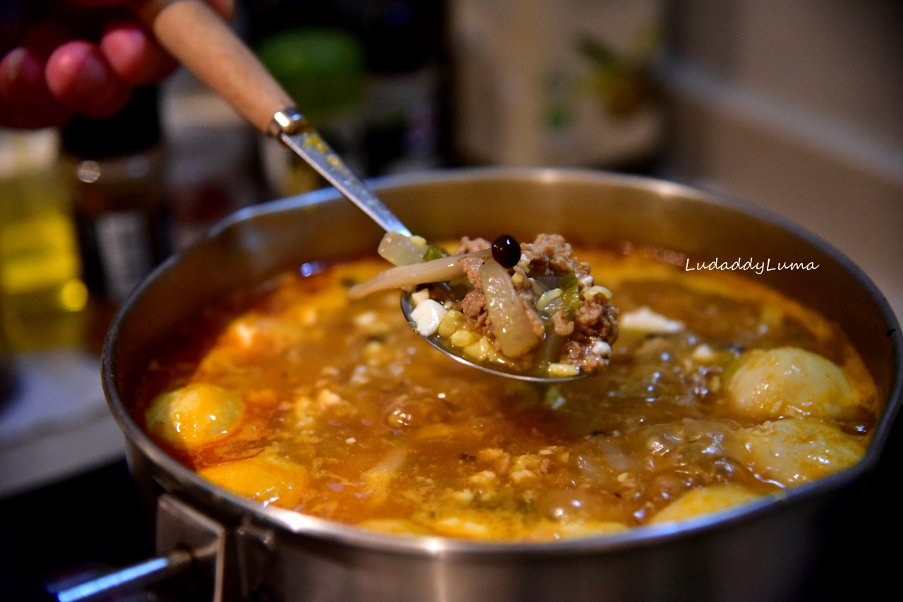 韓式辣豆腐湯食譜│湯頭濃郁，香辣鮮嫩的韓國料理辣豆腐湯鍋 @露老爸&amp;露瑪