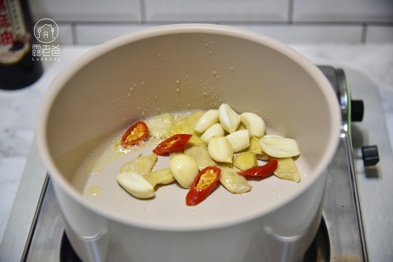 【食譜】三杯中卷、三杯透抽，鹹香入味超人氣的台式料理