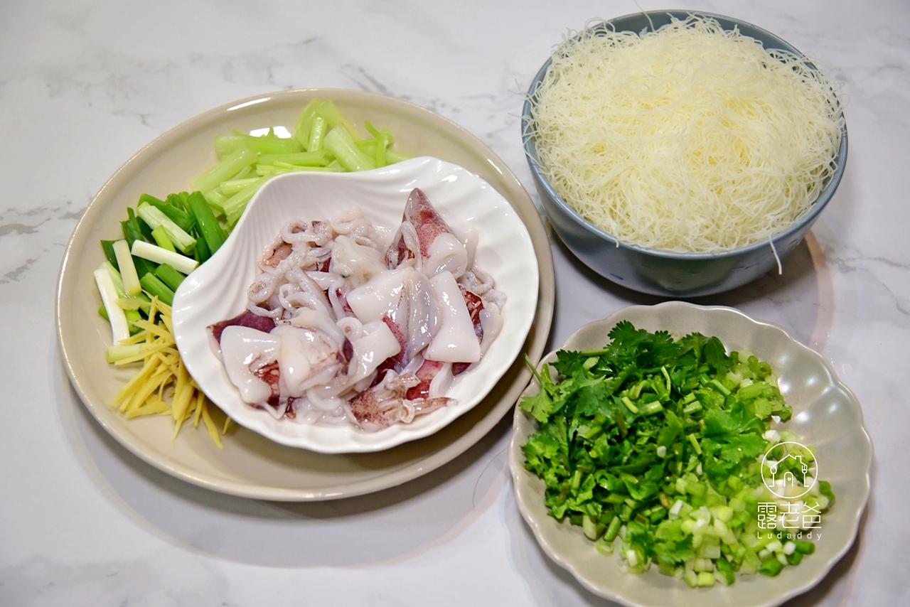 【食譜】小卷米粉│一鍋到底,小卷鮮嫩,米粉充滿海味的鮮甜 【食譜】小卷米粉│一鍋到底,小卷鮮嫩,米粉充滿海味的鮮甜