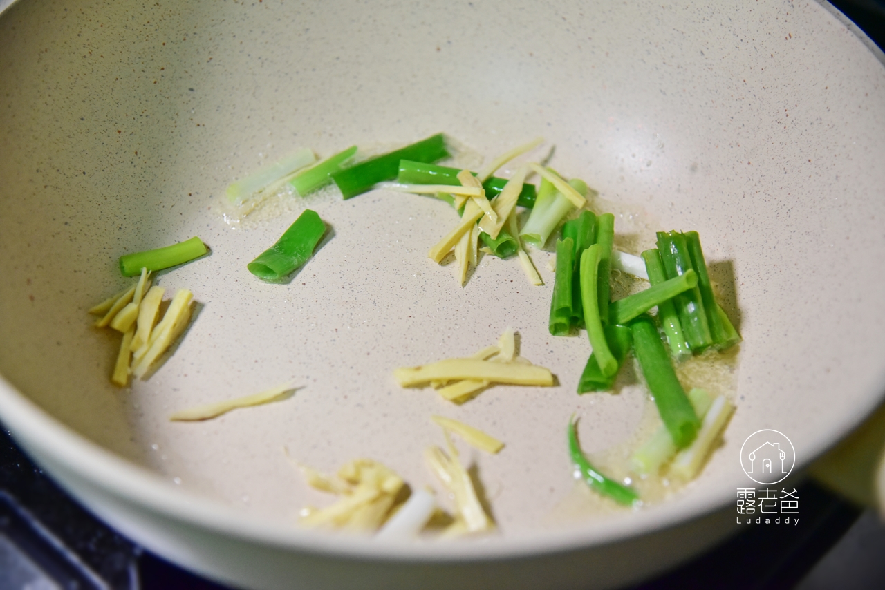 【食譜】小卷米粉│一鍋到底滿滿海味的鮮甜