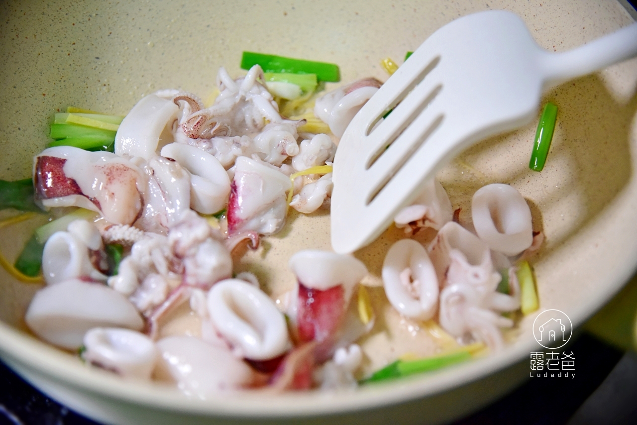 【食譜】小卷米粉│一鍋到底,小卷鮮嫩,米粉充滿海味的鮮甜 【食譜】小卷米粉│一鍋到底,小卷鮮嫩,米粉充滿海味的鮮甜