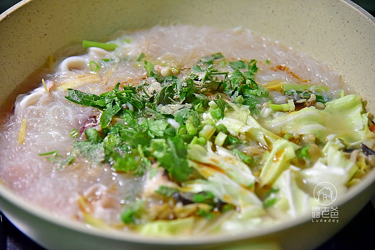 【食譜】小卷米粉│一鍋到底,小卷鮮嫩,米粉充滿海味的鮮甜 【食譜】小卷米粉│一鍋到底,小卷鮮嫩,米粉充滿海味的鮮甜