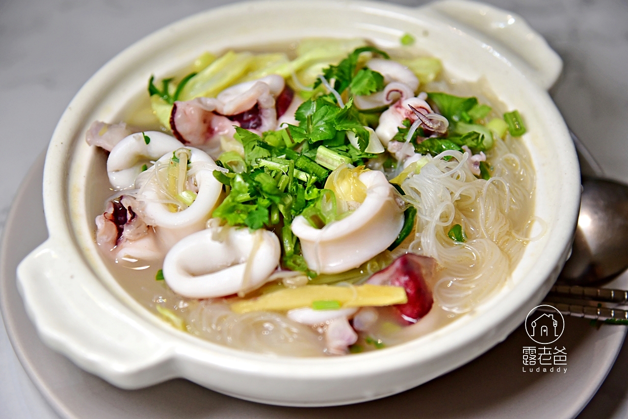 【食譜】小卷米粉│一鍋到底,小卷鮮嫩,米粉充滿海味的鮮甜 【食譜】小卷米粉│一鍋到底,小卷鮮嫩,米粉充滿海味的鮮甜