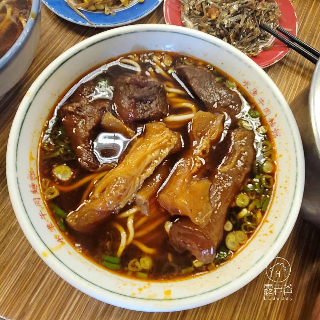 【東門站美食】永康牛肉麵│台北米其林必比登推介永康街老牌美食，還有甜點芋頭大王芋頭冰