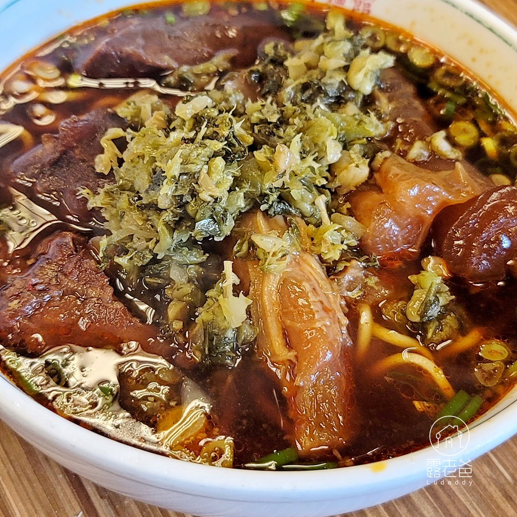 【東門站美食】永康牛肉麵│台北米其林必比登推介永康街老牌美食，還有甜點芋頭大王芋頭冰