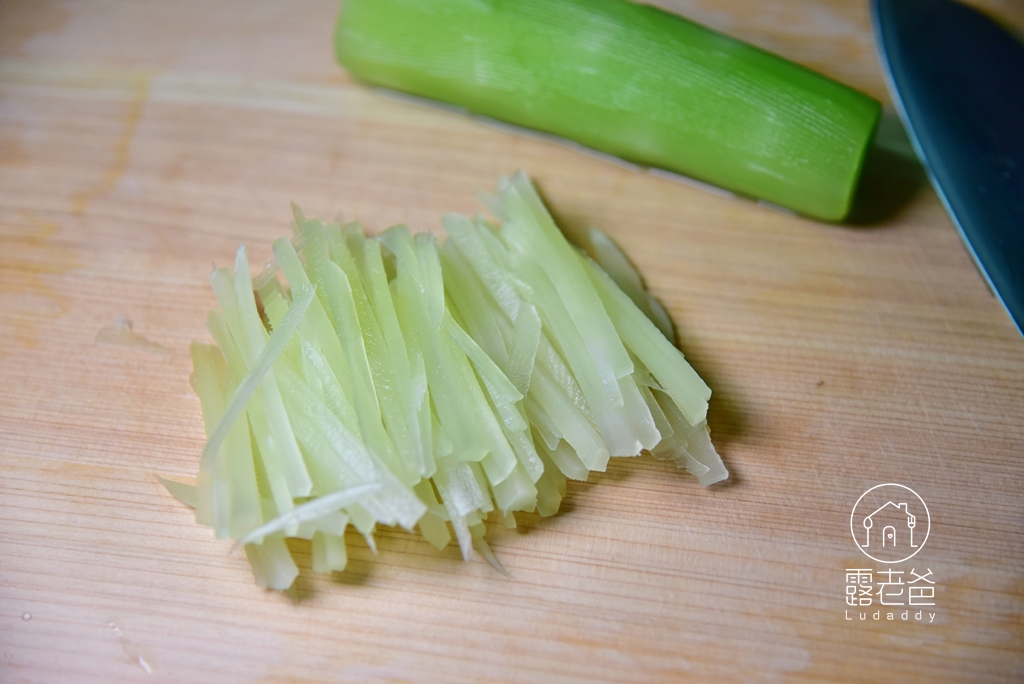 【食譜】萵筍、A菜心｜涼拌萵筍酸甜爽脆超開胃，加上清炒A菜一菜兩吃