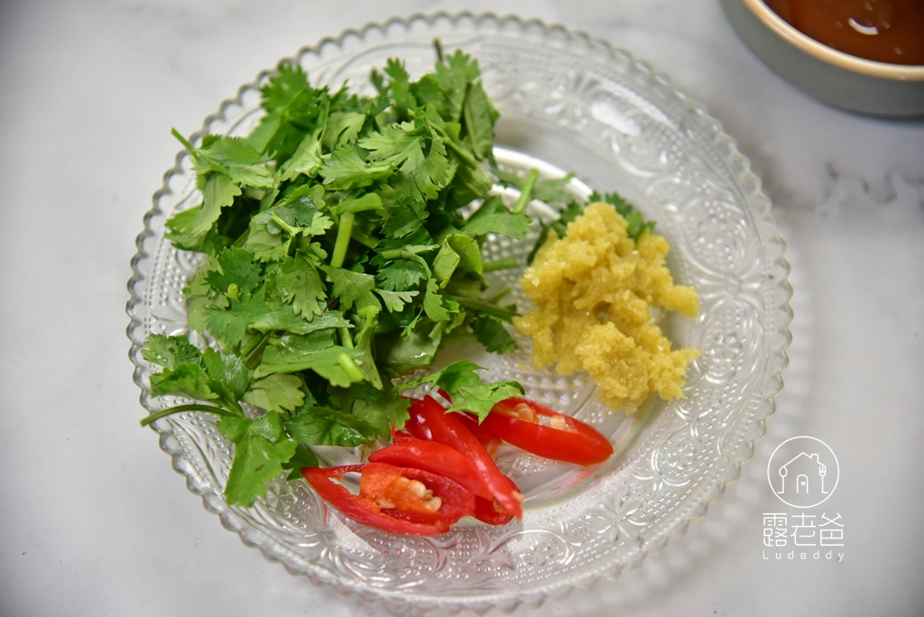 【食譜】萵筍、A菜心｜涼拌萵筍酸甜爽脆超開胃，加上清炒A菜一菜兩吃