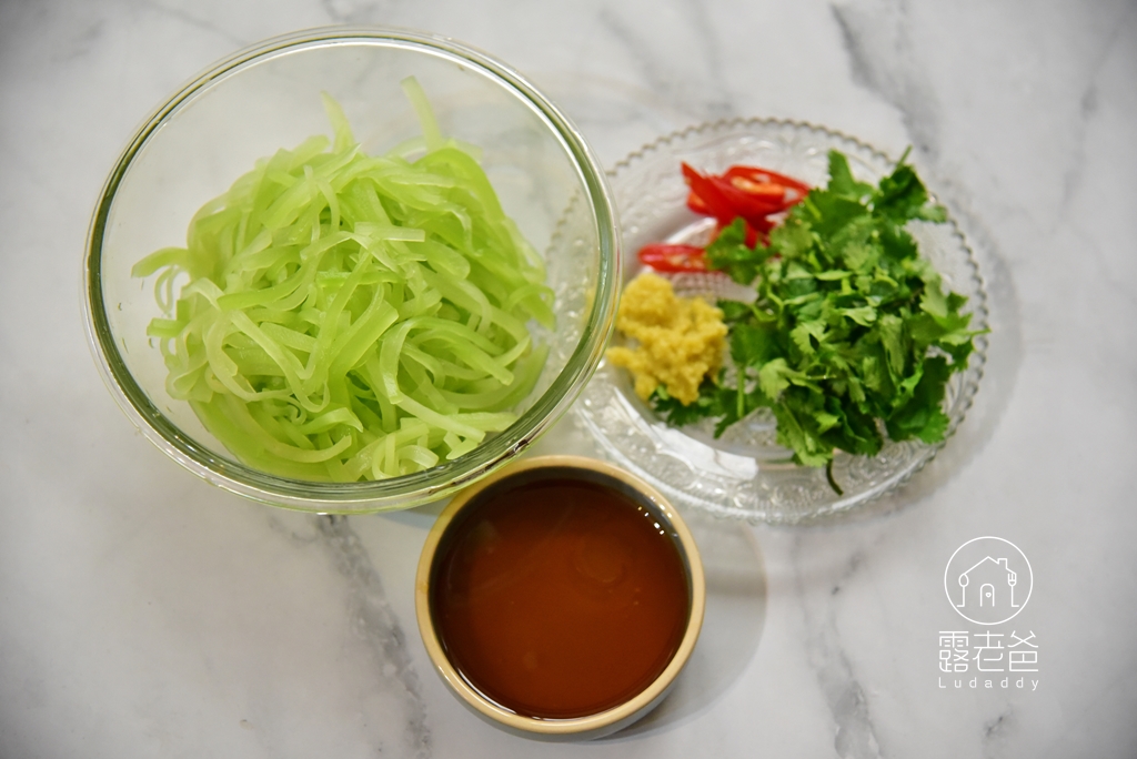 【食譜】萵筍、A菜心｜涼拌萵筍酸甜爽脆超開胃，加上清炒A菜一菜兩吃