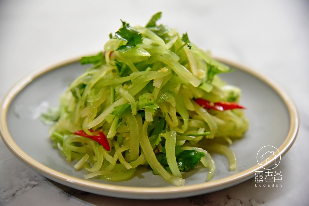 【食譜】萵筍、A菜心｜涼拌萵筍酸甜爽脆超開胃，加上清炒A菜一菜兩吃