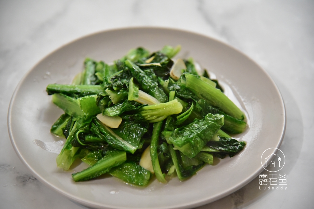 【食譜】萵筍、A菜心｜涼拌萵筍酸甜爽脆超開胃，加上清炒A菜一菜兩吃