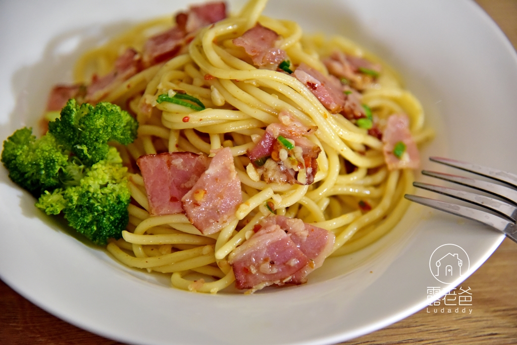 【食譜】蒜香辣味培根義大利麵｜簡單輕鬆做出美味，蒜香辣氣讓你的味蕾大呼過癮！