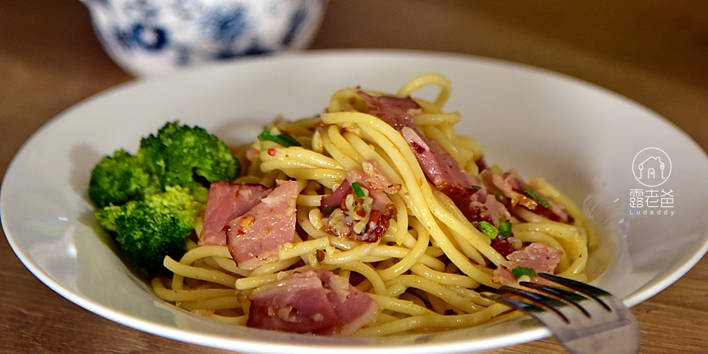 【食譜】蒜香辣味培根義大利麵｜簡單輕鬆做出美味，蒜香辣氣讓你的味蕾大呼過癮！ @露老爸&amp;露瑪