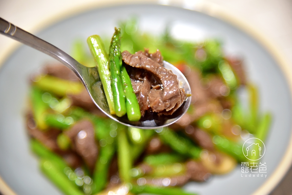 【食譜】蘆筍炒牛肉 │做法簡單家常快炒，營養美味口感嫩