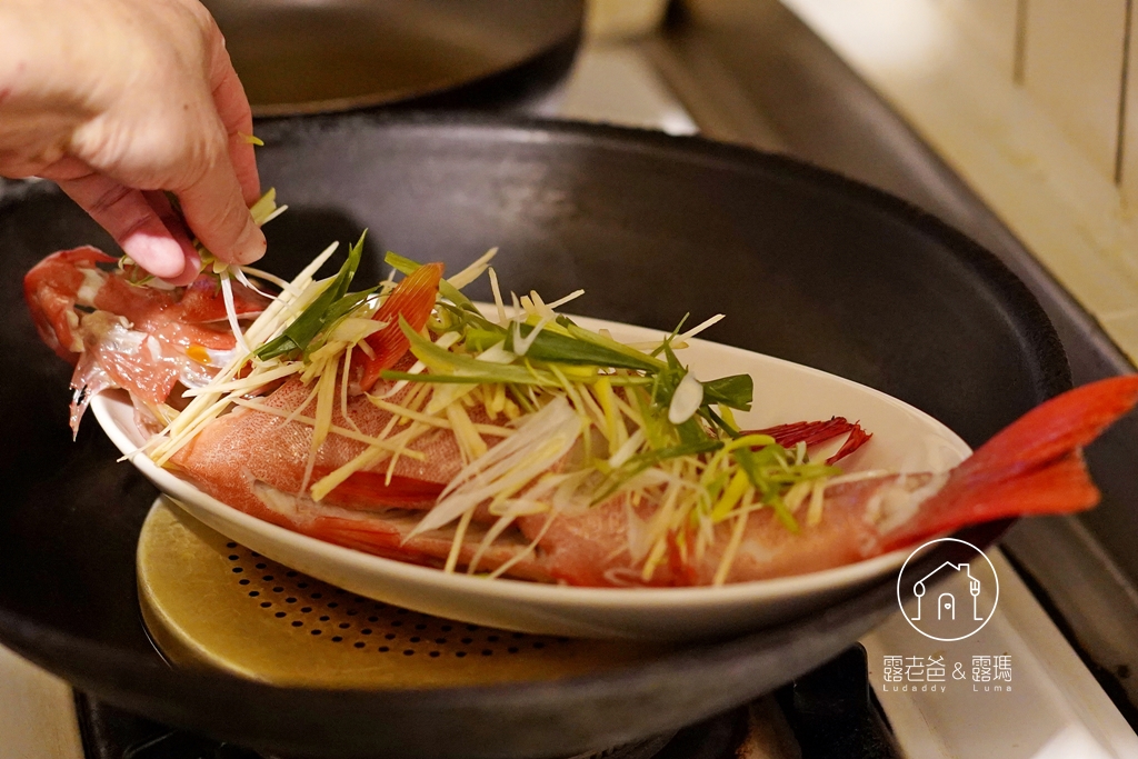 【食譜】清蒸魚｜淋上調製鮮香蒸魚醬汁，簡易做出餐廳級魚料理