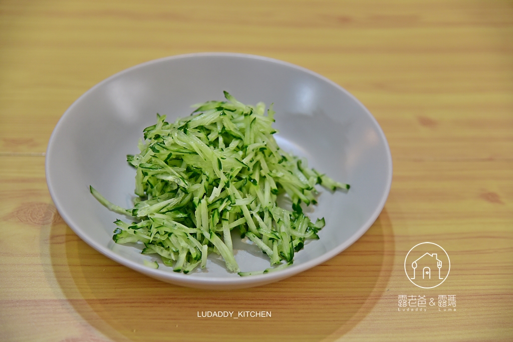 【食譜】涼拌三絲蒟蒻麵｜清爽開胃的無澱粉料理‧低脂食譜‧減重食譜