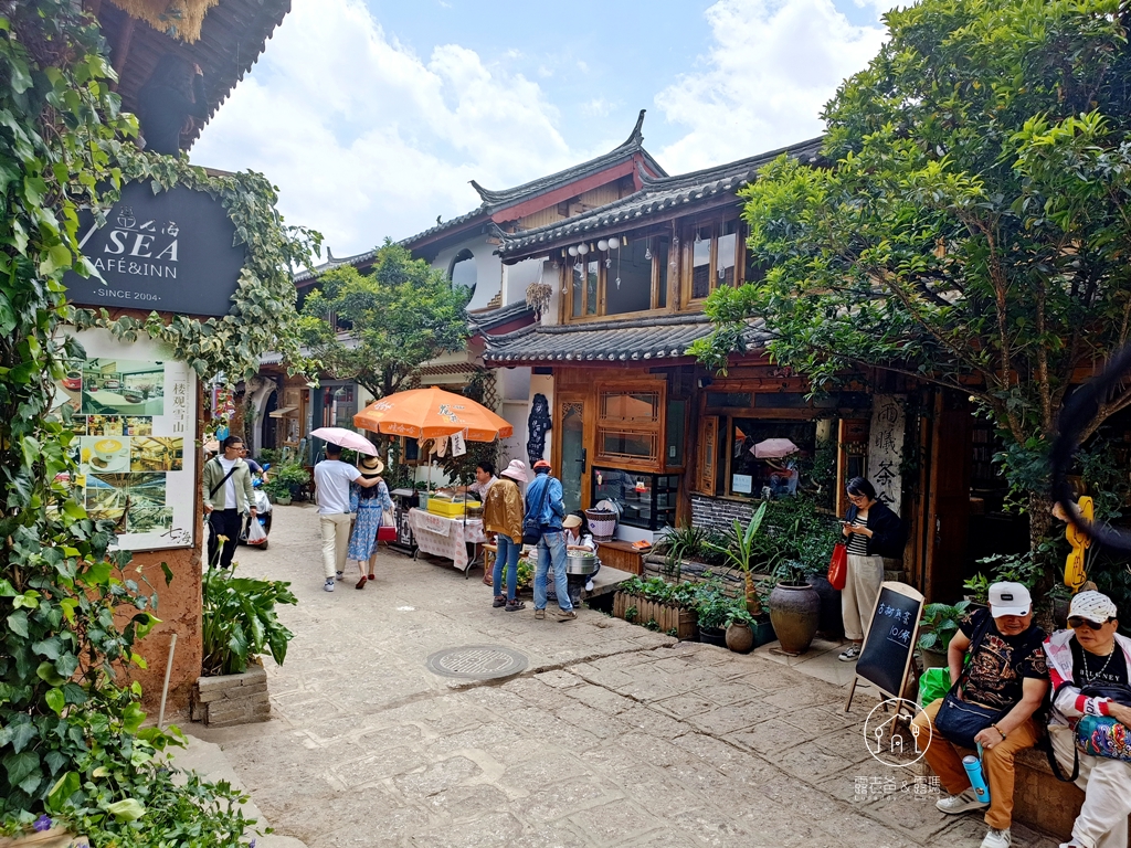 雲南旅遊│麗江白沙古鎮，抬頭就能看見雪山的古樸小鎮