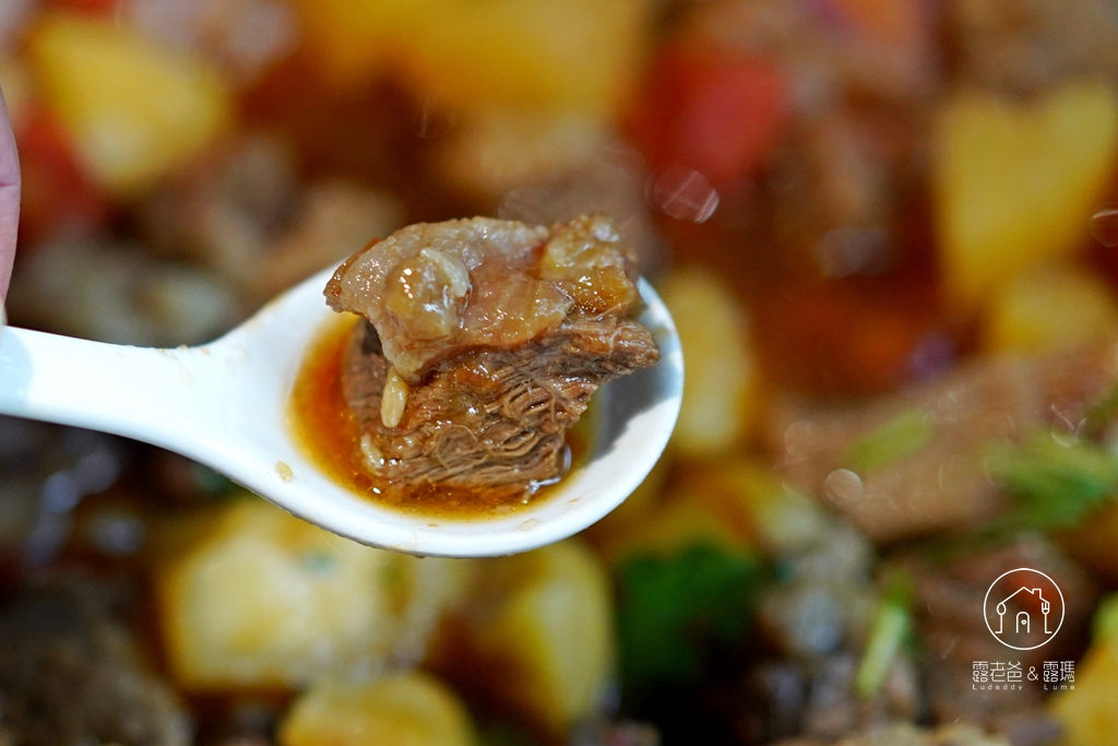 【食譜】是馬鈴薯燉肉也是紅燒牛腩，馬鈴薯變身搶手料理，湯濃肉香太下飯