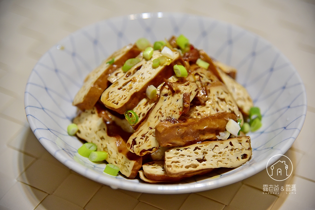 【食譜】滷豆干｜滿滿氣孔又軟嫩多汁的家常滷豆干方法！