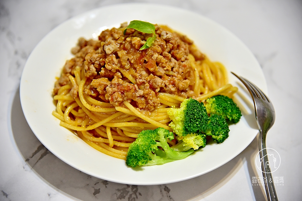 【食譜】番茄肉醬義大利麵｜茄汁味濃郁的經典義大利麵