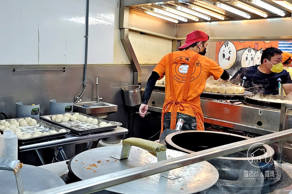 【 士林夜市美食】大上海生煎包｜ 士林美食推薦，麵皮Q軟肉餡香好吃的上海生煎