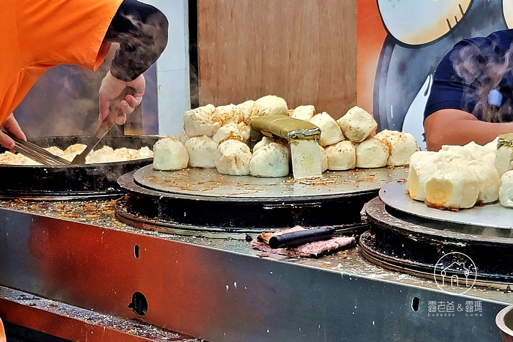 【 士林夜市美食】大上海生煎包｜ 士林美食推薦，麵皮Q軟肉餡香好吃的上海生煎