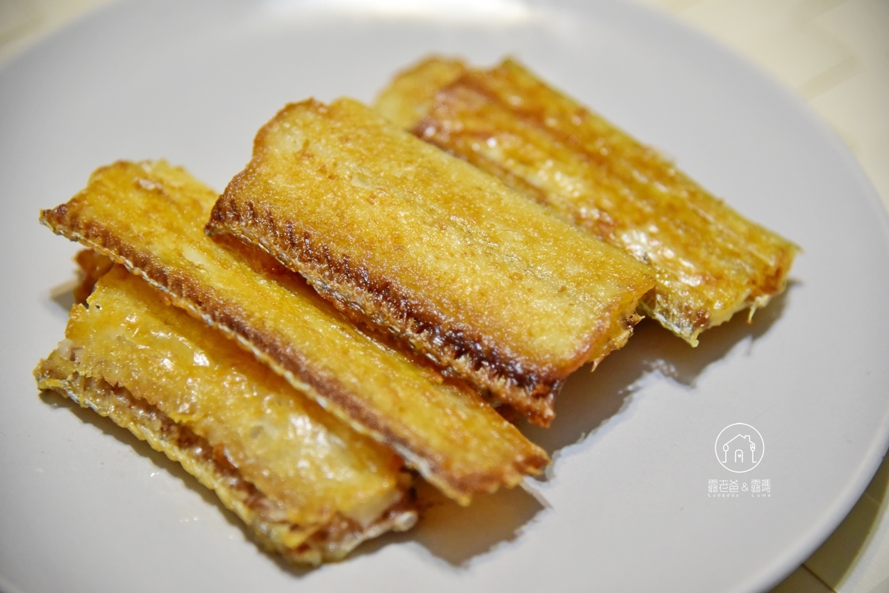 【食譜】乾煎帶魚│魚肉細緻，外皮鹹酥香的家常帶魚料理