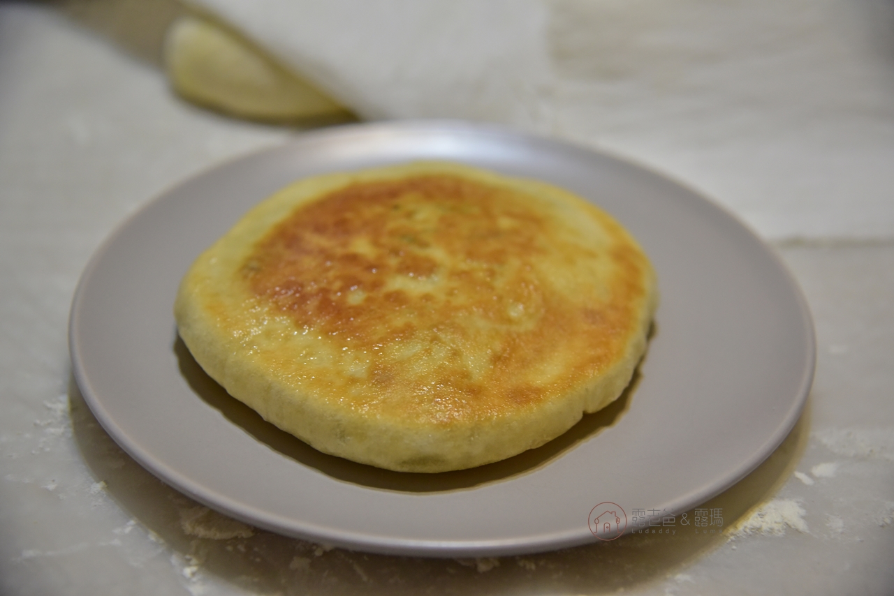 【食譜】發麵韭菜餡餅｜不用揉麵，也不用擀麵，就能做出口感柔軟、韭菜香濃的餡餅