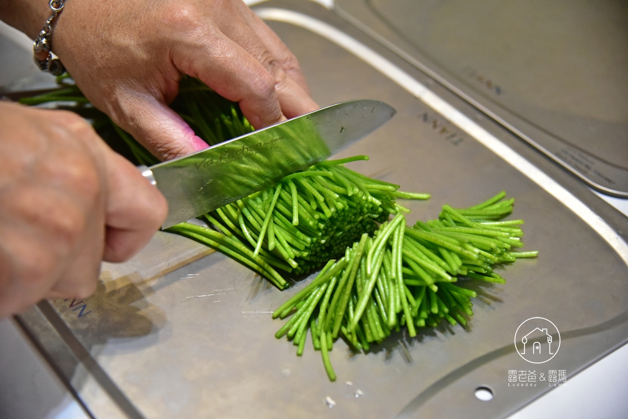 【食譜】雞肉絲炒水蓮｜爽脆水蓮炒低脂滑嫩的雞肉料理