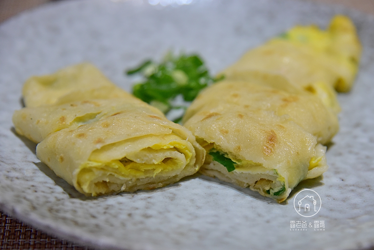 【食譜】早餐店蛋餅做法│作法簡單的台式粉漿蛋餅，蛋餅皮超Q軟