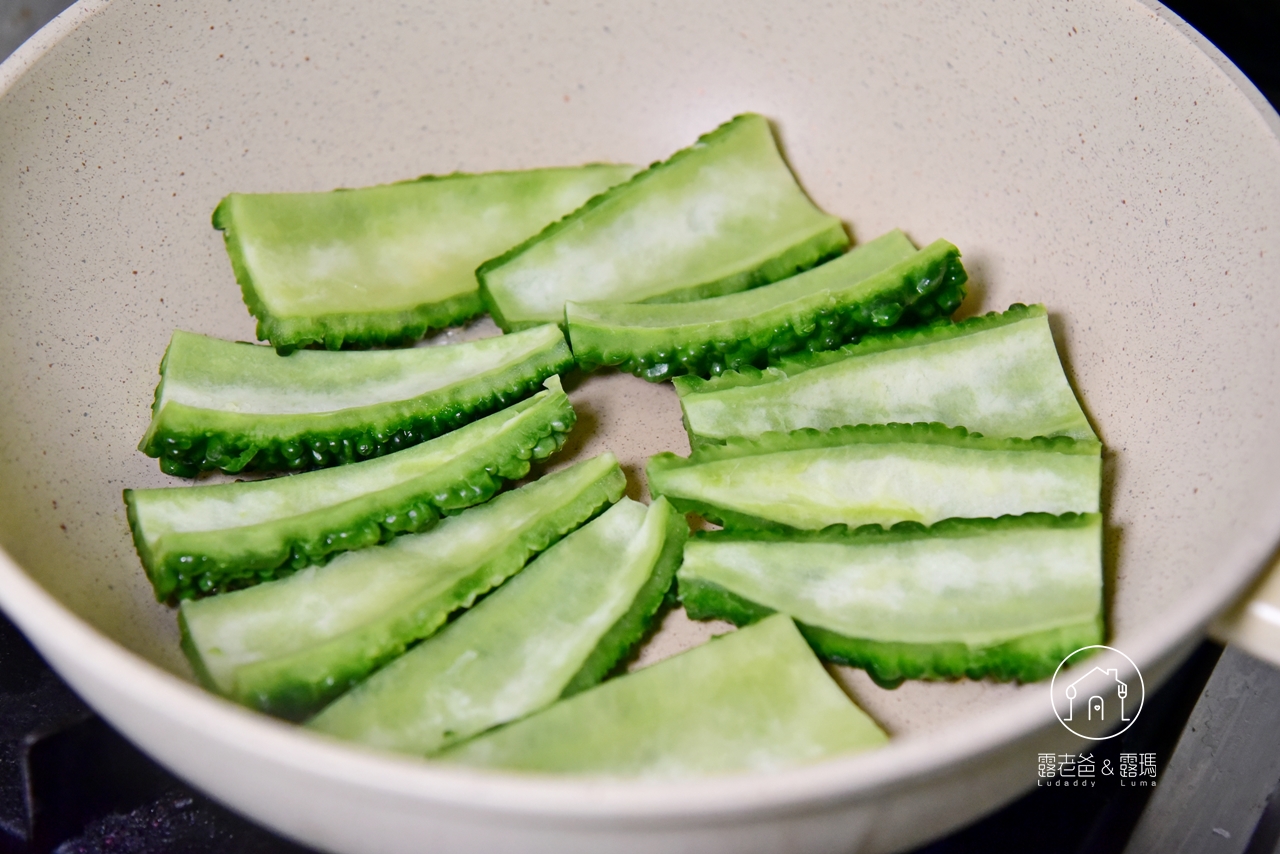 【食譜】梅子燒苦瓜 ｜苦瓜不但去除苦味，且變得甘甜帶著梅香超好吃