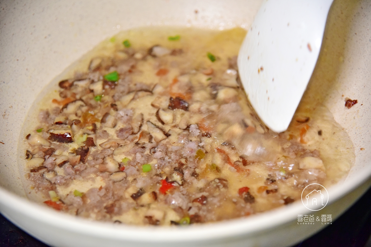 【食譜】清蒸臭豆腐｜簡易電鍋版做法&燉煮方式，做出好吃的臭豆腐料理