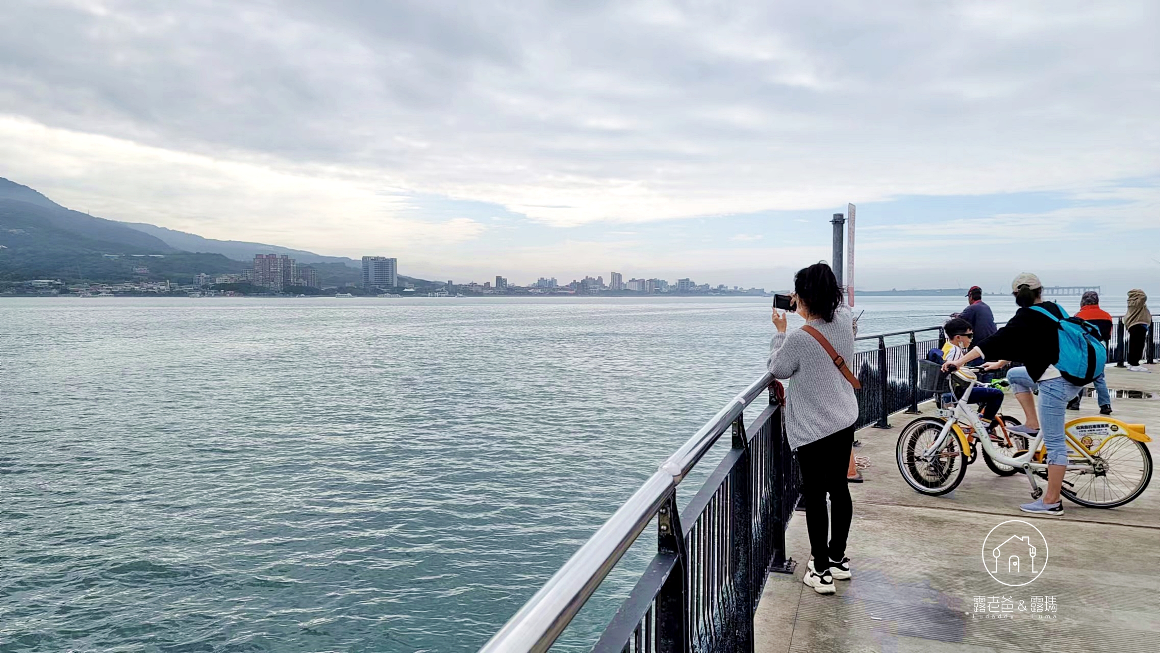 淡水景點美食│淡水半日遊走逛路線，淡水必吃小吃文化阿給，淡水日落時間