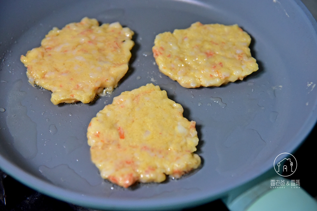 【食譜】煎蝦餅｜不用沾粉、不用麵皮、不用油炸，做法簡易，滿滿的蝦子鮮味