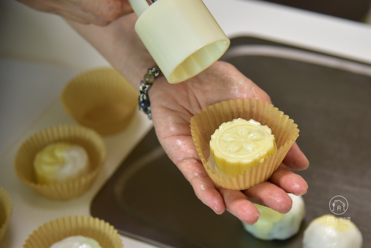 【冰皮月餅食譜】超簡易作法，軟糯外皮不用烘烤的月餅