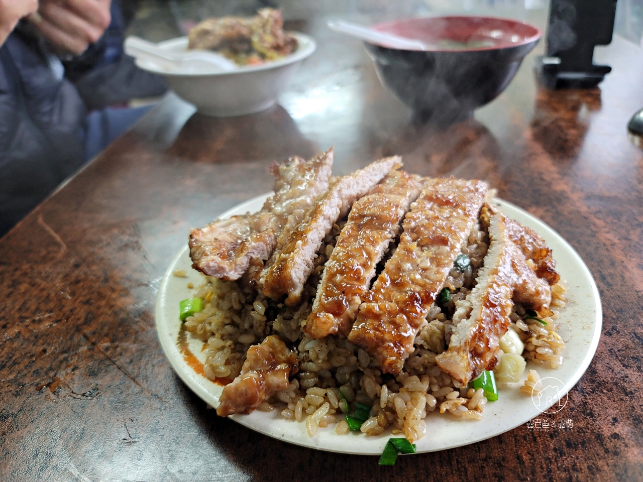 淡水黑店二店 ｜淡水人氣鐵皮屋排骨飯，義山路黑店推薦好吃的炒飯